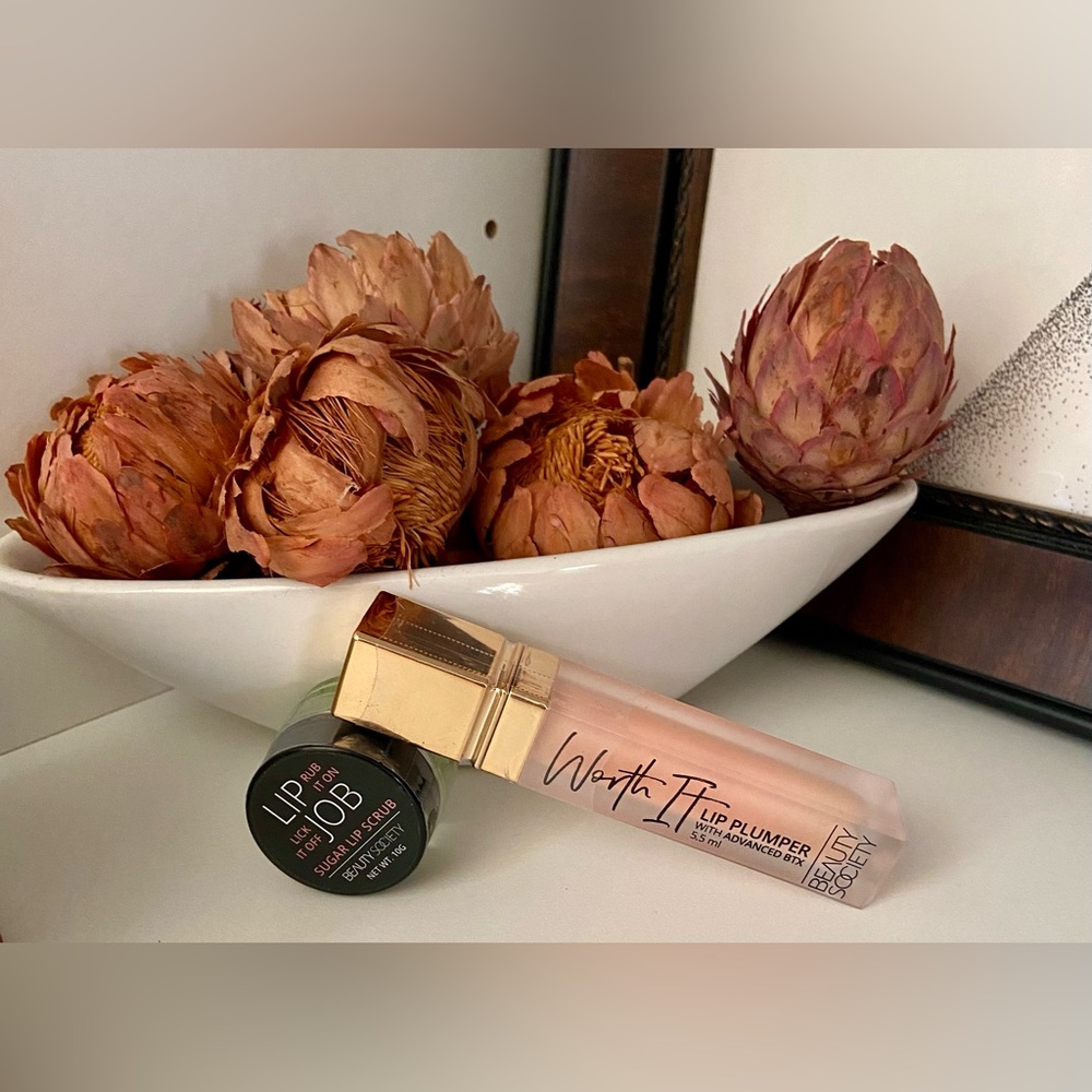 💋 BEAUTY SOCIETY LOT OF THREE -WORTH IT LIP PLUMPER & TWO LIP JOB LIP SCRUBS 💋